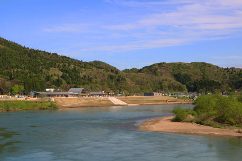 二ツ井道の駅：タニタと新緑鮮緑_e0054299_16271708.jpg