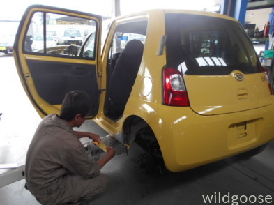 エッセ 展示車両作製中 鈑金しております(´∞`)_c0213517_10470172.jpg