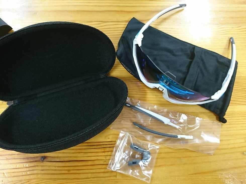 OAKLEY FLIGHT JACKET入荷しました_b0282021_13020892.jpg