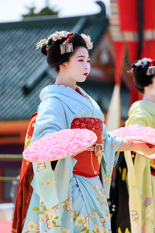 平安神宮例祭翌日祭　奉納舞踊・花笠（祇園甲部　豆純さん、豆こまさん、朋子さん）_f0155048_23334218.jpg
