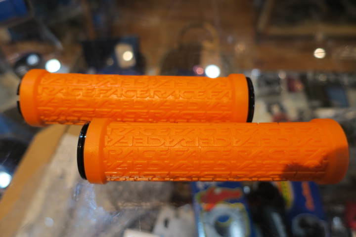 レースフェイス グリッパーグリップ入荷!_c0132901_20350306.jpg