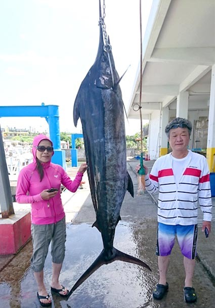 与那国瑞宝丸さんで212kg_f0009039_14452485.jpg