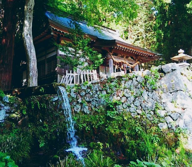大滝神社で名水と御朱印をいただく ピースケさんのお留守ばん