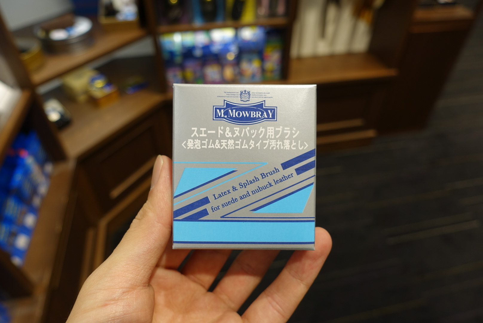 黒スエードのテカリに R Dシューケアショップ 玉川タカシマヤ本館4階紳士靴売場内 黒スエードのテカリに R Dシューケアショップ 玉川タカシマヤ本館4階紳士靴売場内