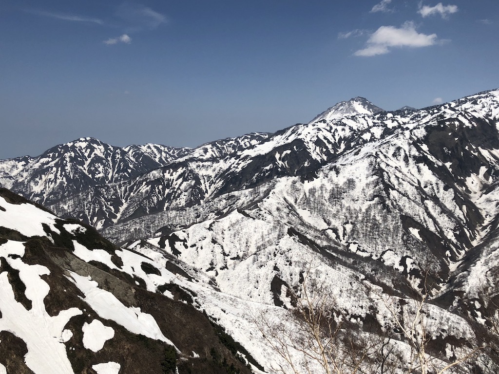 残雪期の雨飾山登山（ピーク2）_c0277693_21474366.jpg