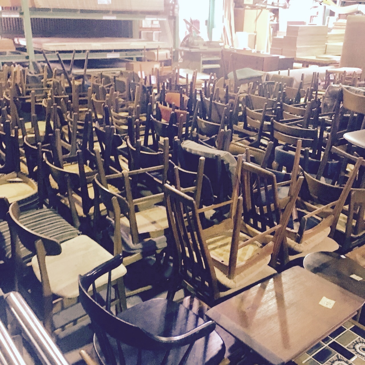 【北欧ヴィンテージ家具】無事コンテナ入荷しました〜_f0326751_14490886.jpg