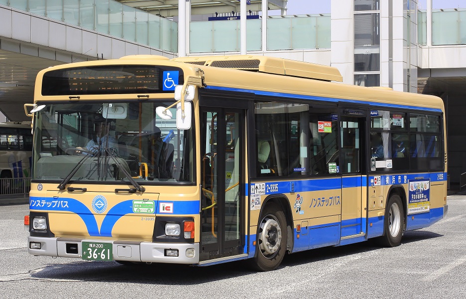 新横浜駅前のバスたち1～横浜市交通局～_e0365211_0113266.jpg