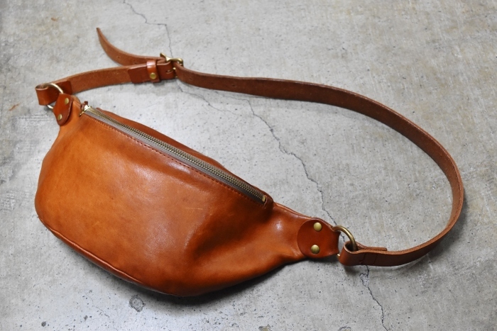 SLOW LEATHER SACOCHE (別注) & SLOW FUNNY BAG (別注)_d0152280_20591128.jpg