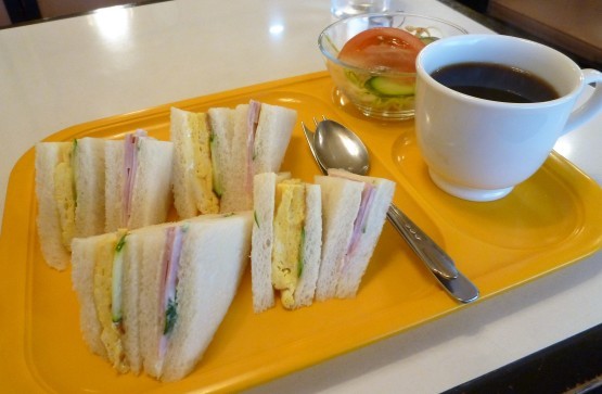 熱々のオムレツサンドが美味しい 老舗喫茶店でモーニング ホワイト宇治川 神戸 西元町にて カステラさん 熱々のオムレツサンドが美味しい 老舗喫茶店でモーニング ホワイト宇治川 神戸 西元町にて カステラさん