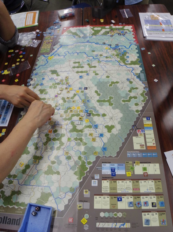 第347回定例会の様子その７　初プレイ2人が参加しての４人戦...(GMT)Holland ‘44 Operation Market-Garden_b0173672_12485179.jpg