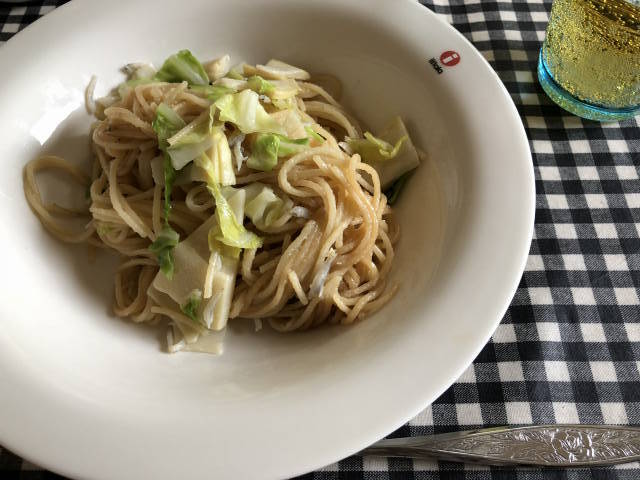 タケノコのパスタと新タマネギサンド_b0250377_15183943.jpg