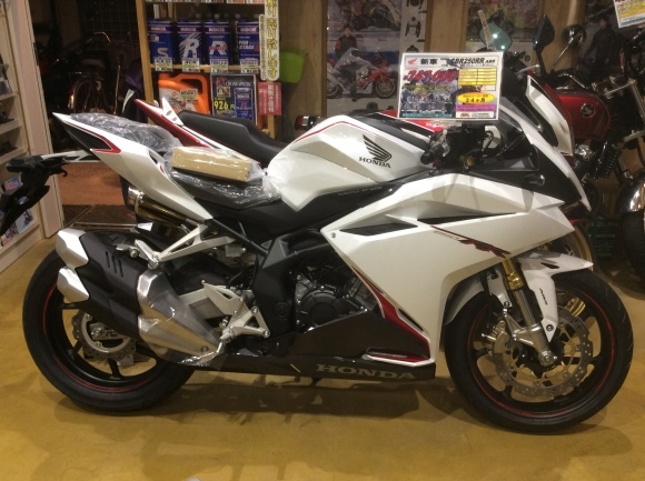 Cbr250rr 白 入荷しました 丸玉の店主ブログ