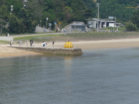 ２日目は直島。カボチャに会う。_b0291805_12225199.jpg