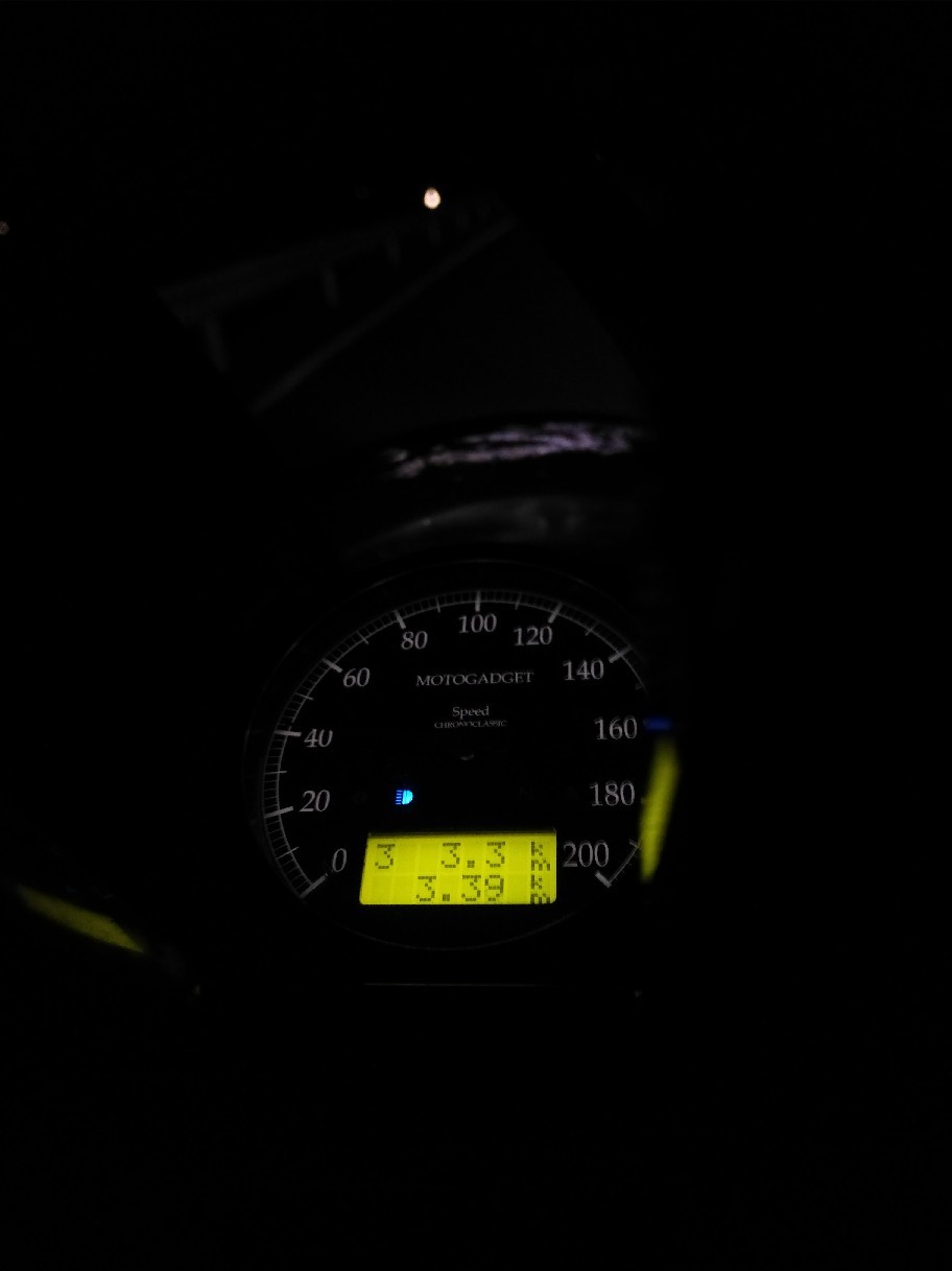 Moto Gadget製の高級メー..._a0159215_00264553.jpg