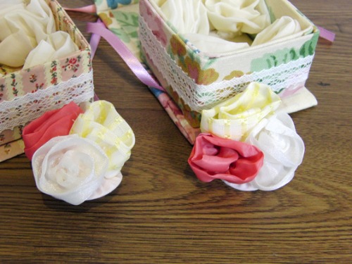 牛乳パッククラフト & 布細工 ~ 布薔薇ブローチ ~ _e0222340_15235030.jpg