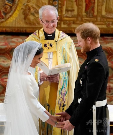 英ハリ-王子と米女優メ-ガン・マ-クル挙式_b0190540_09174755.jpg