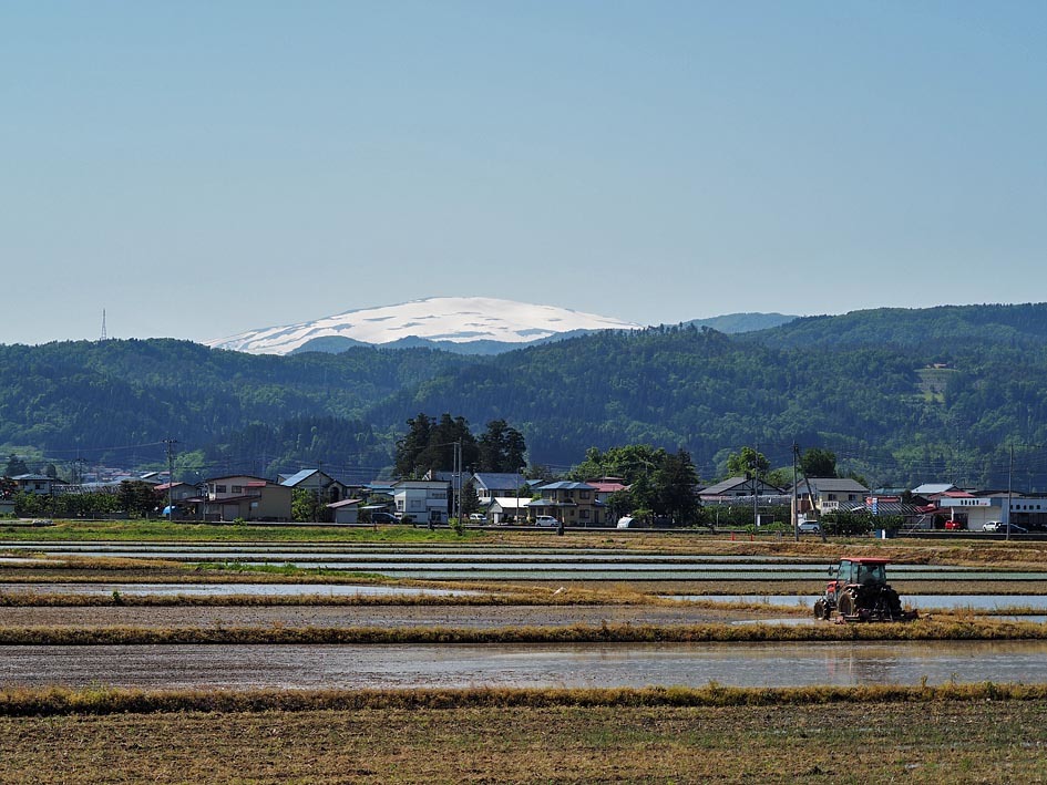 ときには5月の月山を眺めてみる_d0072855_18062993.jpg