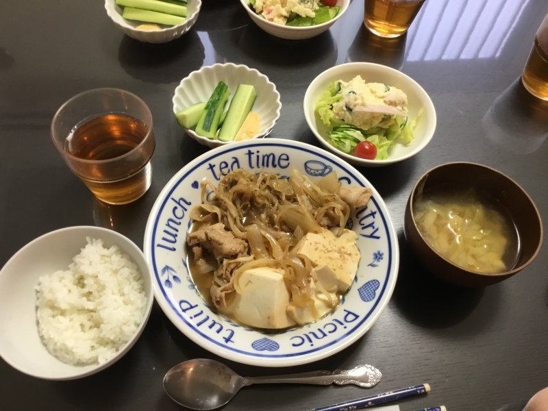 しらゆり荘夕食 肉豆腐 ポテトサラダ マヨキュウリ_c0357519_17495909.jpeg