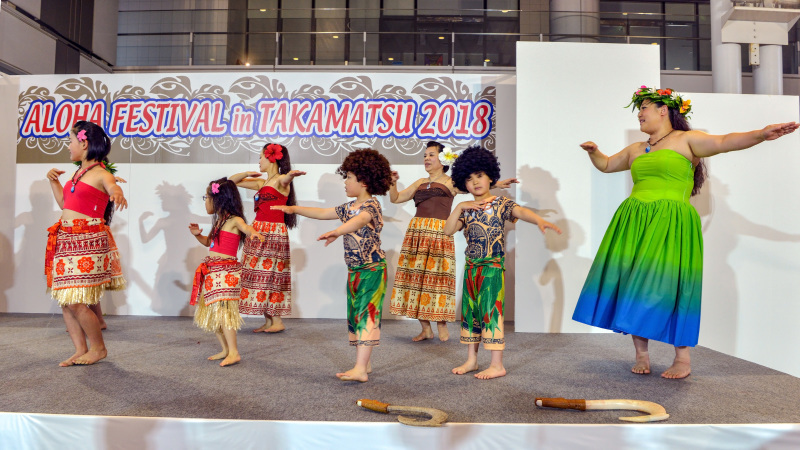 アロハフェスティバル in 高松 2018 ⑨ 大いに無理はあるが最前列の端に座って構えた ③_d0246136_15294330.jpg