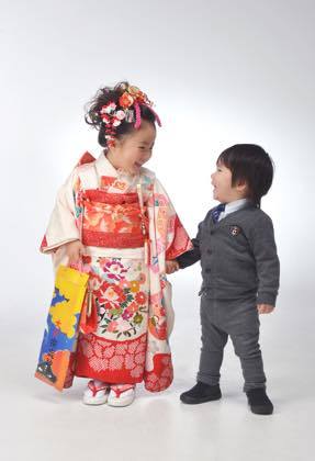 この時期に洋装だけを撮影して......11月の七五三参りの時に....._b0194185_22194297.jpg