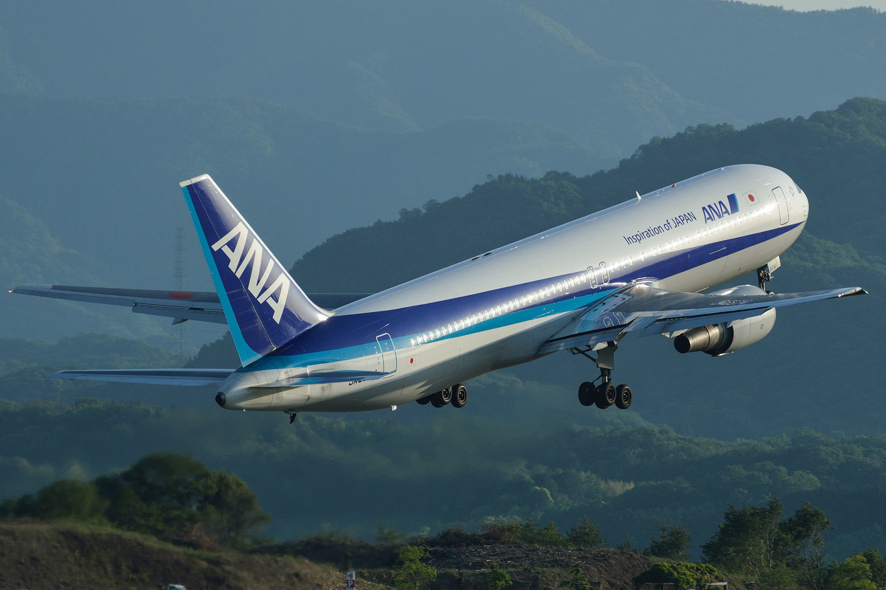 BOEING 767-300 / JA8674 : SKY LOUNGE GARDEN -transporter side-