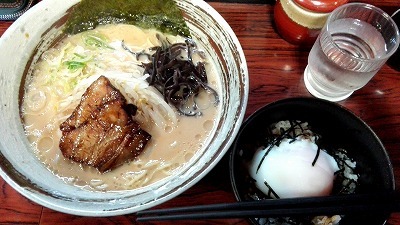 今日の昼飯は松山市空港通「萬楽」でラーメン食べました。_b0082242_13280195.jpg