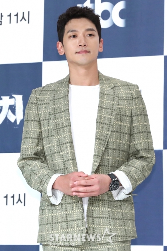 RAIN＆イ・ドンゴンら、ドラマ「スケッチ」制作発表会に出席_c0047605_16561776.jpg