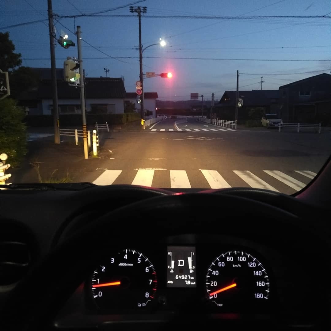 朝から先日ウチの前で..._a0159215_23091931.jpg
