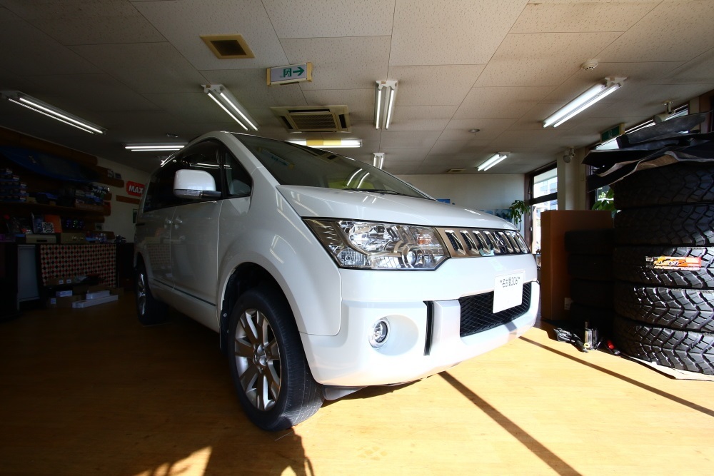 デリカ納車準備ほぼ完了　ホワイトTJ内装作業も進行中_f0105425_18564406.jpg