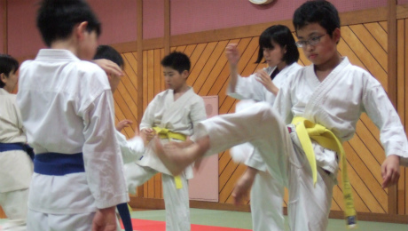 中段前蹴り 子ども空手 杉並 六石門 らいらいブログ 中段前蹴り 子ども空手 杉並 六石門 らいらいブログ