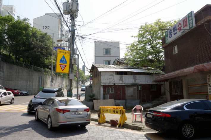 東仁川駅から水道局山タルトンネ博物館への坂道 2018年5月 仁川・龍仁・ソウルの旅_f0117059_12552012.jpg