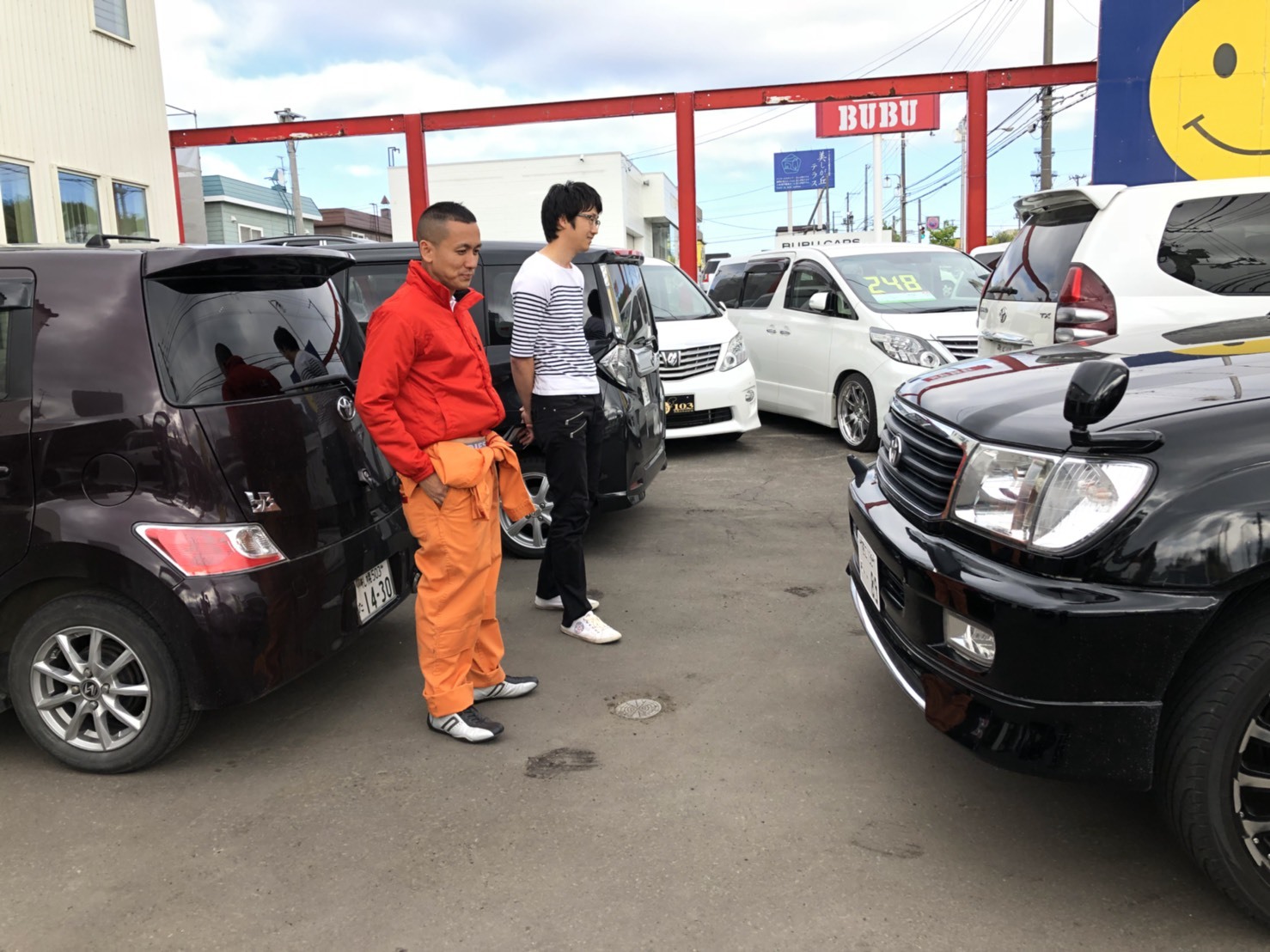 5月26日(土)トミー本店ブログ☆マサテン&グッチーブログ♪アウトレット熊谷店長誕生祭!ランクル買取☆どんな車も買取!_b0127002_20342419.jpg