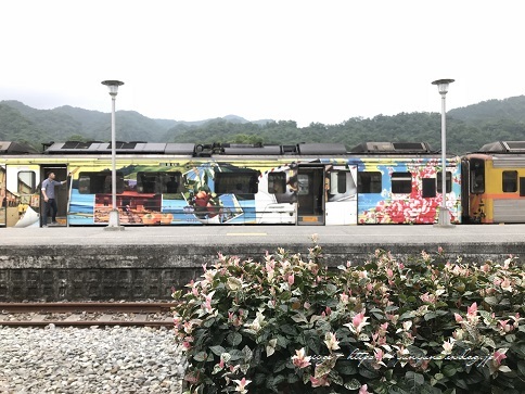 【台湾二人旅４】十份の天燈上げとノスタルジックな九份へ電車の旅♪そして鼎泰豊本店へ！_f0023333_20364360.jpg