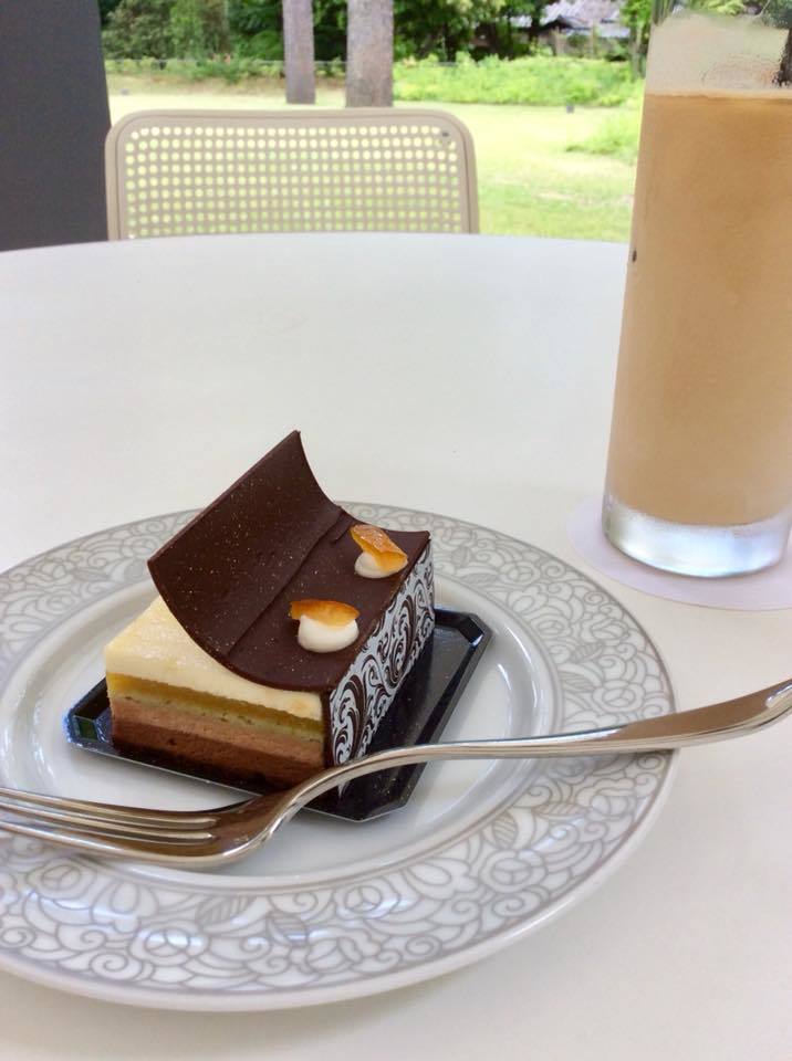 Teien Cafeの本型ケーキ Bookカクテル