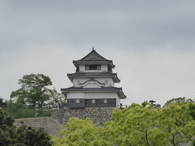 丸亀は日本一高い石垣のお城と讃岐うどんじゃ～♪　香川ノープランひとり旅♪_b0287088_16065426.jpg