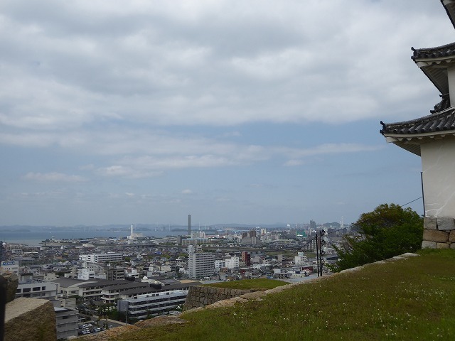 丸亀は日本一高い石垣のお城と讃岐うどんじゃ～♪　香川ノープランひとり旅♪_b0287088_16134903.jpg