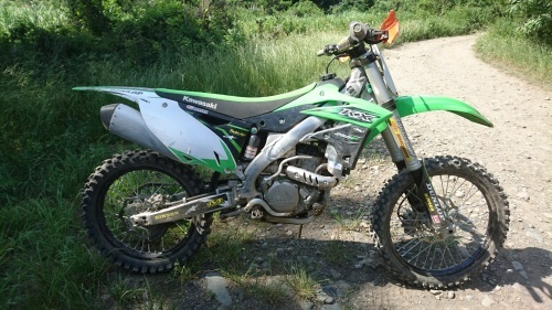 オフロードバイクのトレーニングとしてのロードレーサー 仮想行 オフロードバイクのトレーニングとしてのロードレーサー 仮想行