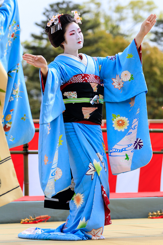 平安神宮例祭翌日祭　奉納舞踊・祇園小唄（祇園東の皆さん）_f0155048_23215291.jpg