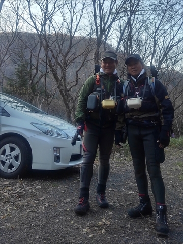 4月の渓流 すみれ咲く益田川上流域 月が昇れば 4月の渓流 すみれ咲く益田川上流域 月が昇れば