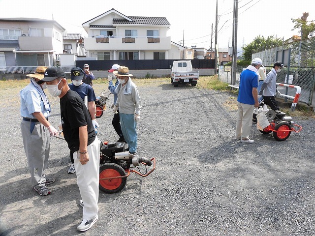 今朝は足腰が痛い! 今年もいい天気の下で駿河台三丁目の防疫作業_f0141310_06465245.jpg