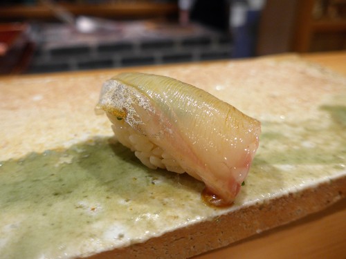 東麻布「鮨 天本」へ行く。_f0232060_18143645.jpg