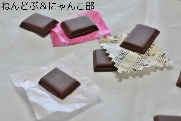 チョコの包み紙 デコデコスイーツ ねんどぶ にゃんこ部 チョコの包み紙 デコデコスイーツ ねんどぶ にゃんこ部