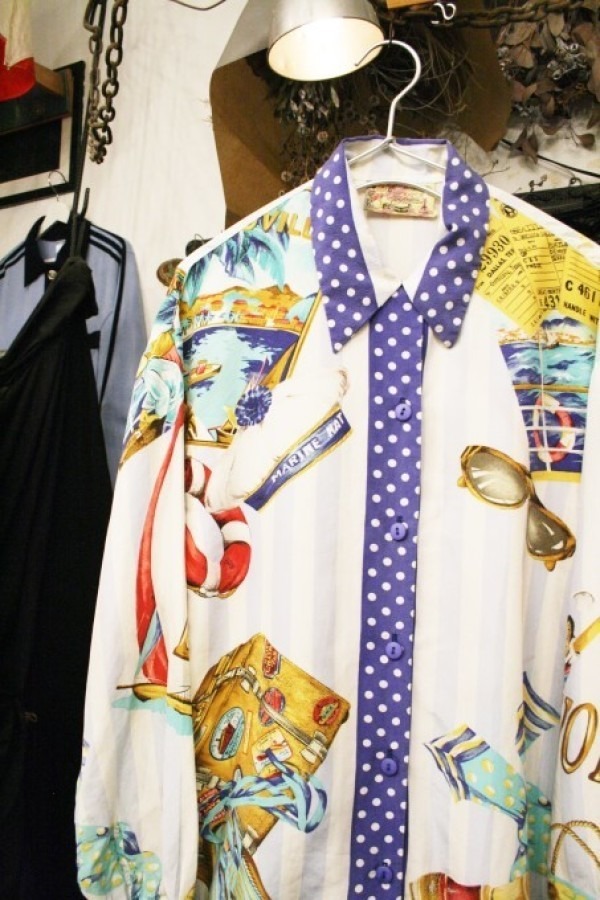 ジャンプ展！！(ヨーロッパ買い付け後記無し)　入荷レディース　柄ものブラウス_f0180307_02222502.jpg