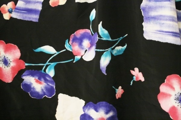 ジャンプ展！！(ヨーロッパ買い付け後記無し)　入荷レディース　柄ものブラウス_f0180307_02245117.jpg