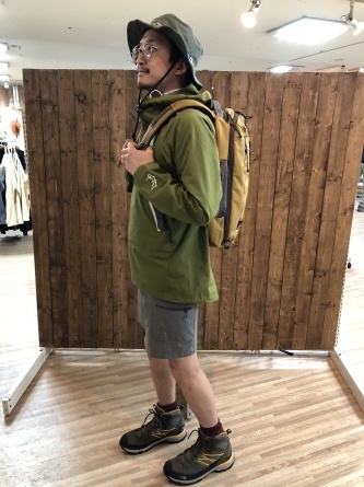 NEW HIKING STYLE_d0198793_16000571.jpg