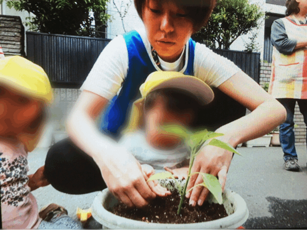 野菜の収穫など。保育の様子♪ ホールクラス_c0293682_21201086.gif