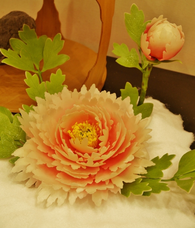 和風工芸菓子にみる匠の力量 ①花編 ~牡丹と藤と蓮~_b0063958_17215405.jpg
