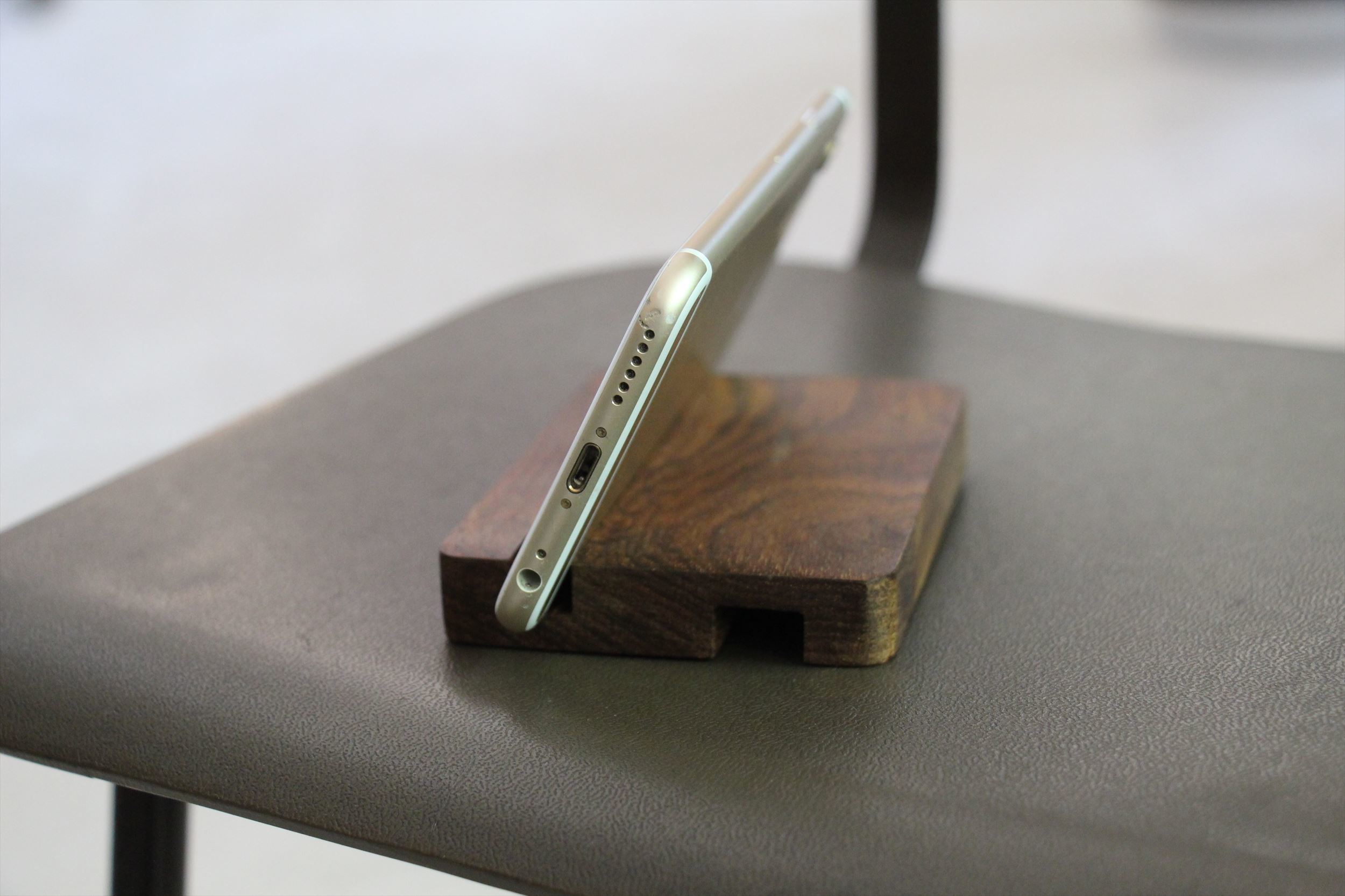 wood TABLET STAND_b0165512_15480574.jpg