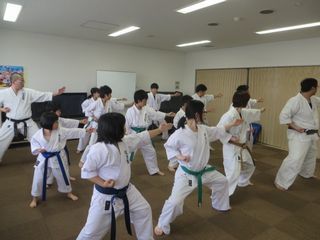 日曜空手 屯田教室 新琴似・新川教室 3才の新しい仲間!_c0118332_14091901.jpg