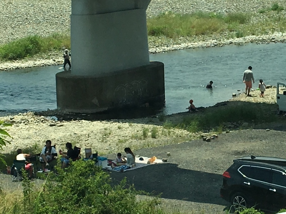 b0330040_15564147.jpeg